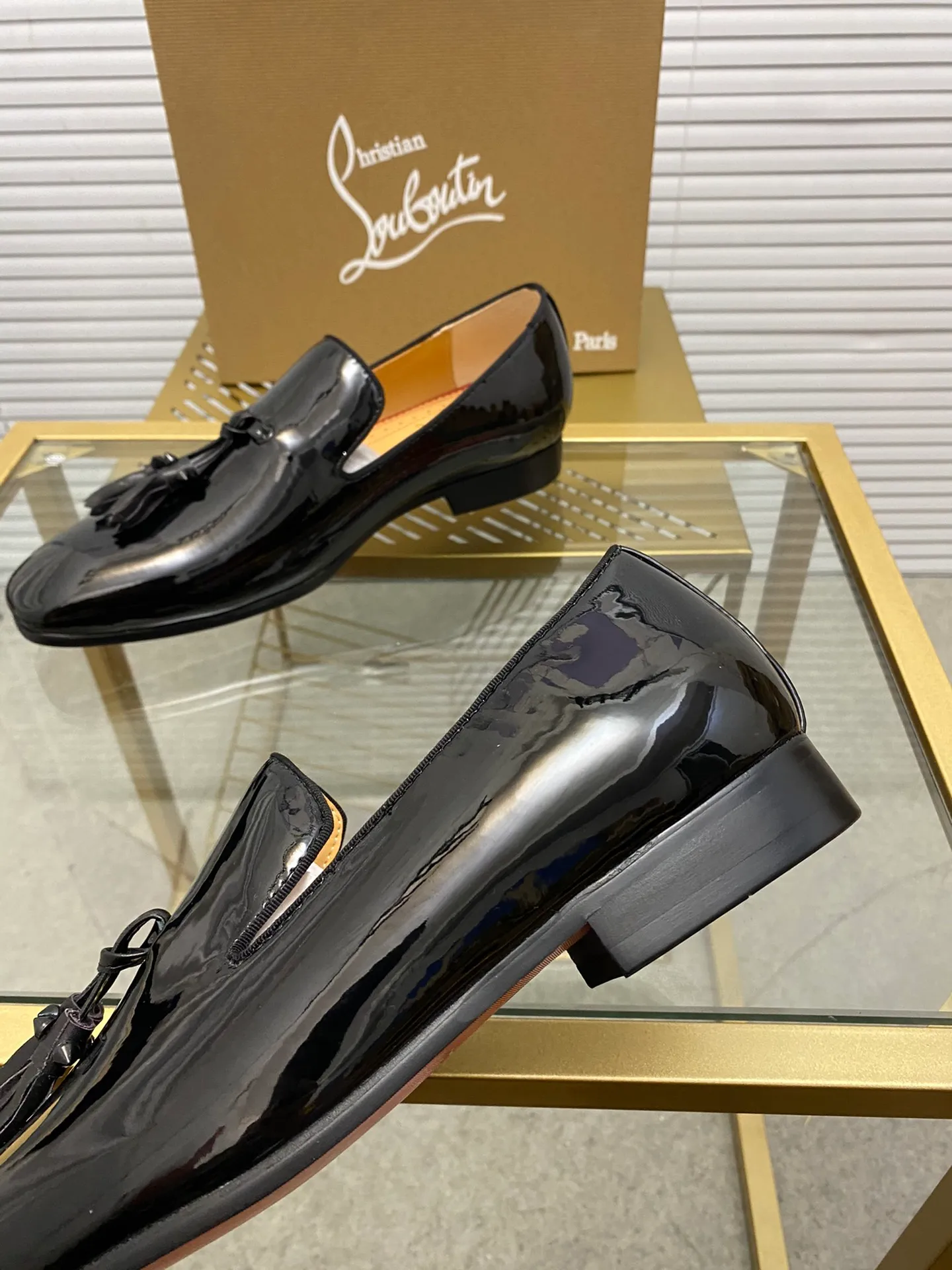 Made to order. Ex-factory price 500. christian louboutin (CL red sole shoes) counter series, casual sneakers for couples 📢 📢 📢 Exclusive hot style release 🎈🎈💪 Movable latex feet 👻 Finished outsole line [Proud] 😝Female 35-40# Male 38#-46, global supply😝 [Top version]: Original imported genuine leather upper, top original leather lining, original molded TPU outsole, original 1:1 detail processing, original shoe last,